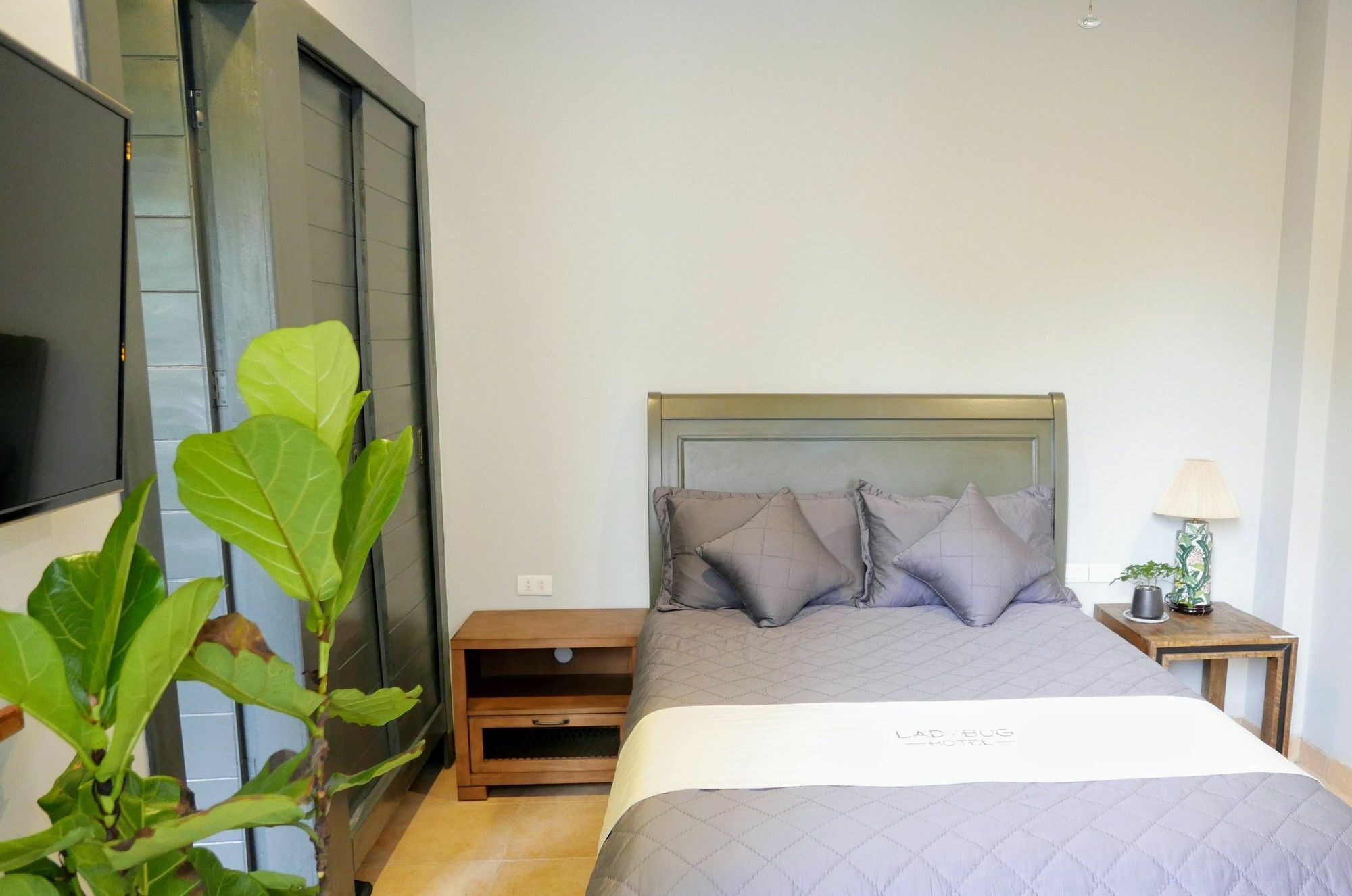 Ladybug Boutique Villa Hanoi Buitenkant foto